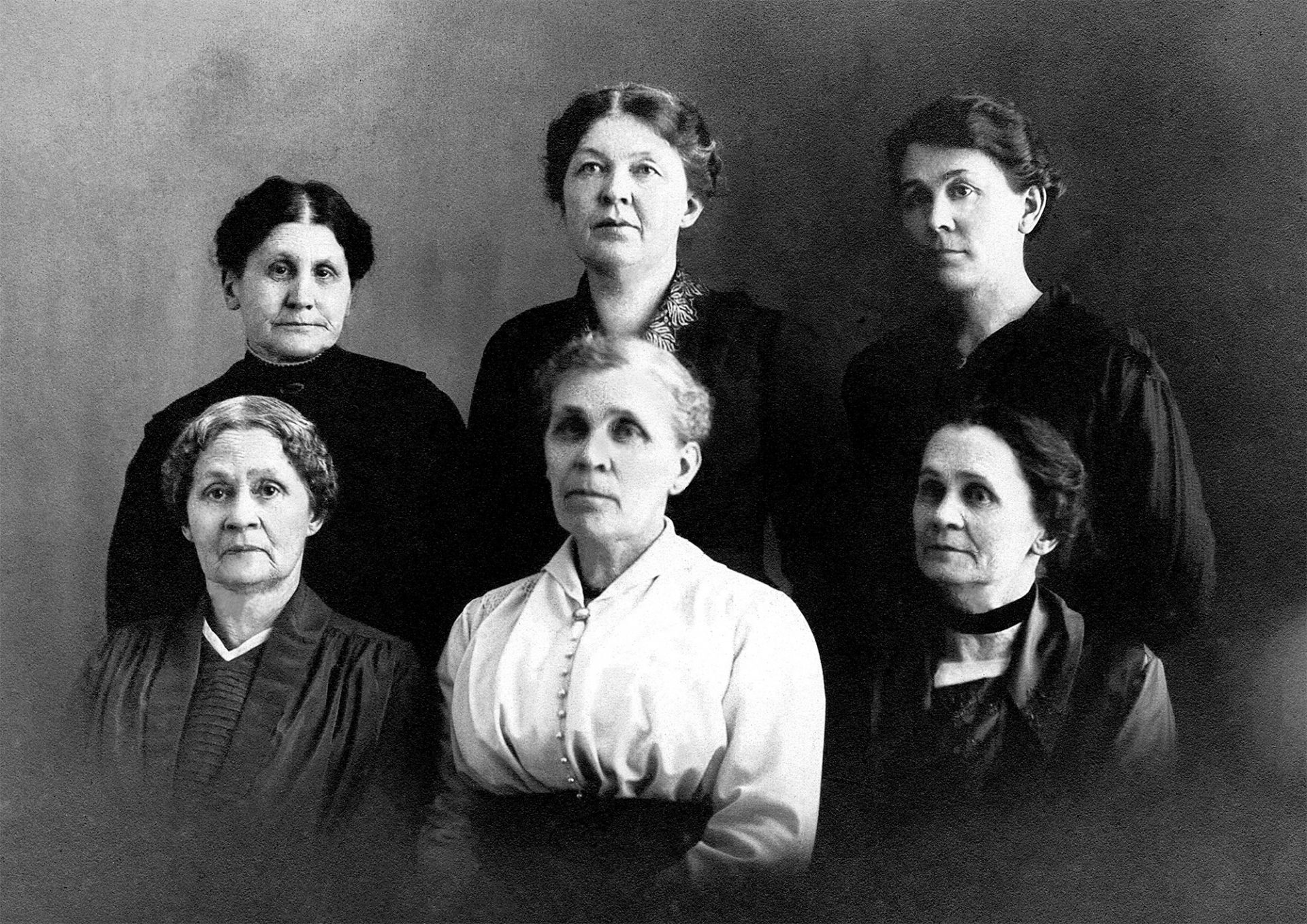 Photo restoration Retouched antique photo of six women